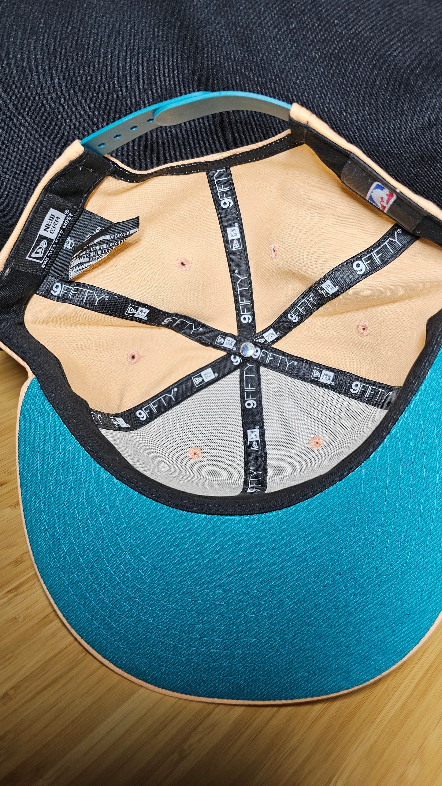 Los Angeles Lakers New Era Exclusive Snapback Hat