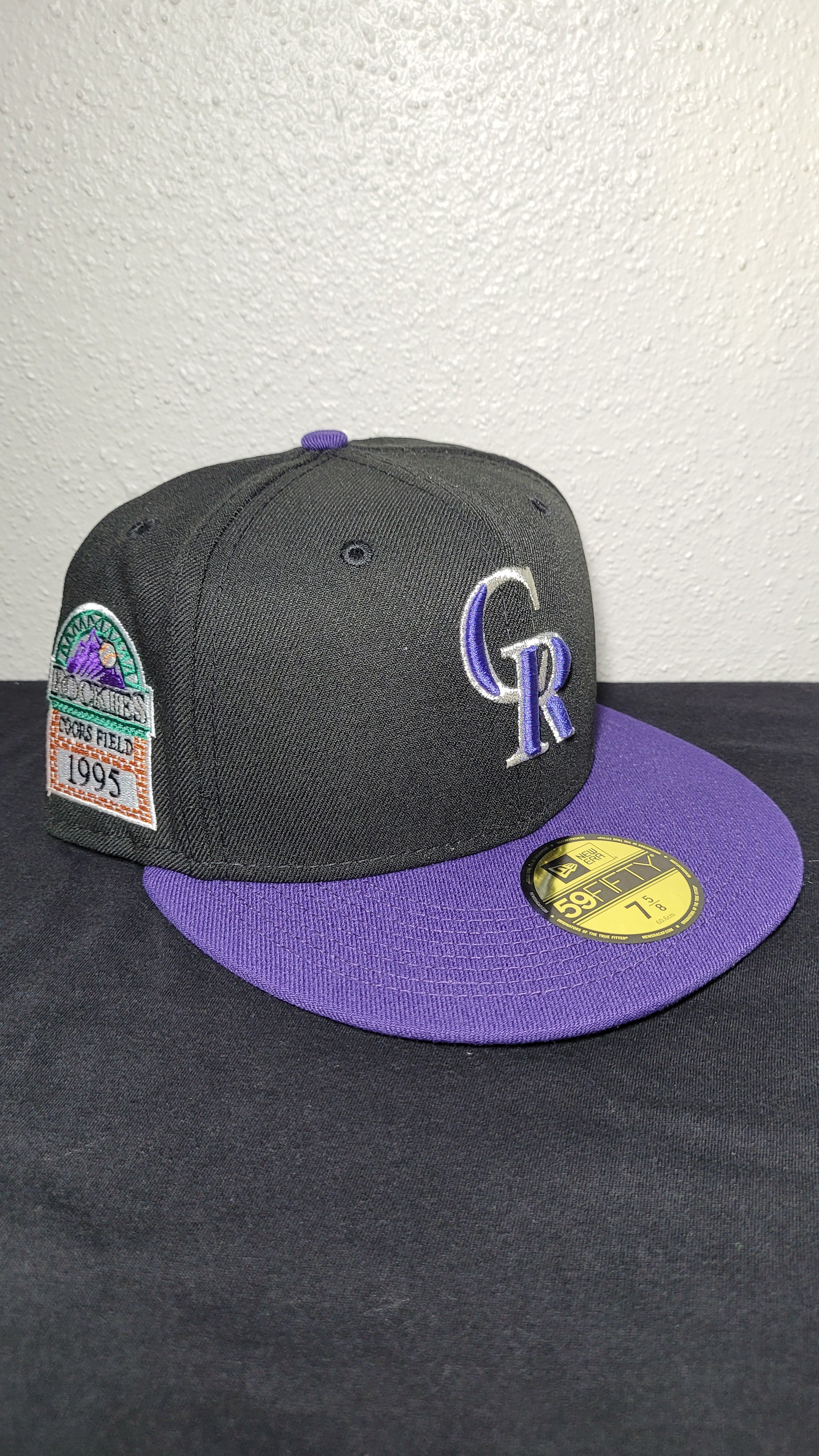 Exclusive New Era Colorado Rockies MLB Club Fitted Size 7 Threes UV Chrome