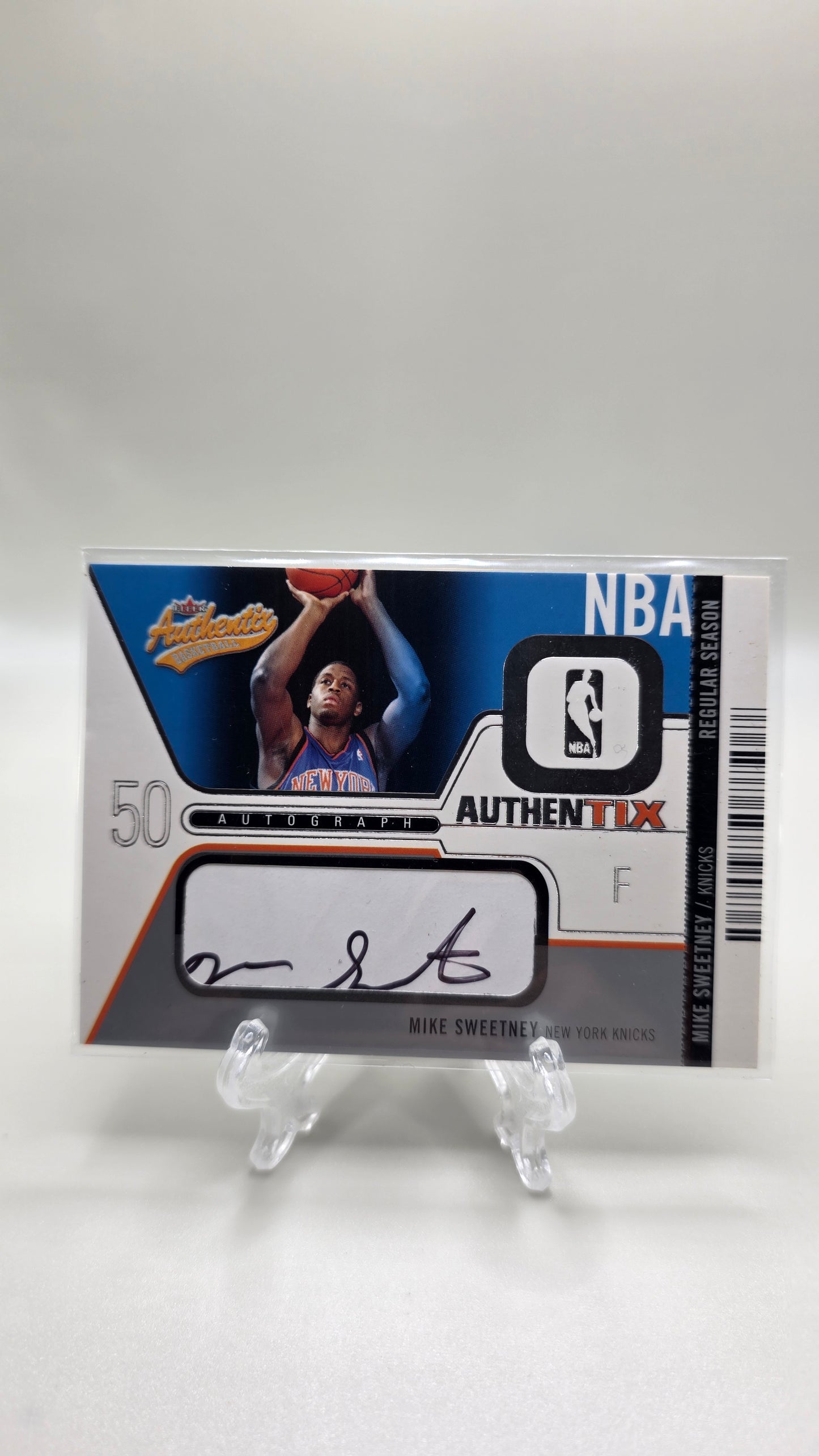 2003 NBA Fleer Authentix Mike Sweetney Auto #/325 Card #AA-MS