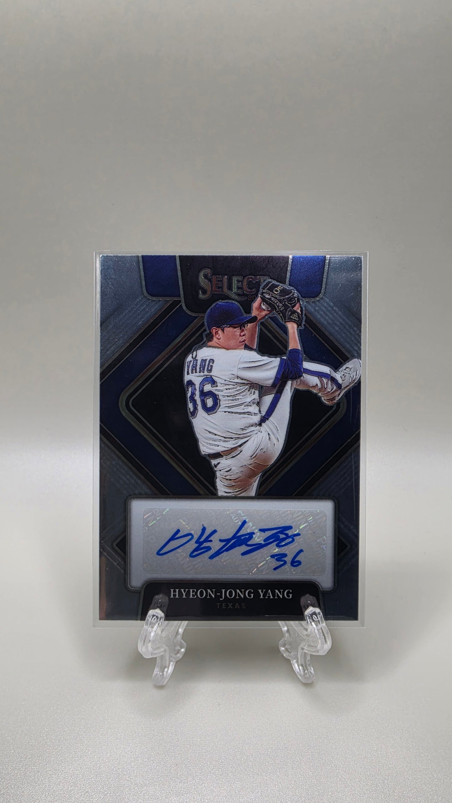 2022 Panini Select Hyeon-Jong Yang Signatures Auto #/199 Card # S-HJY