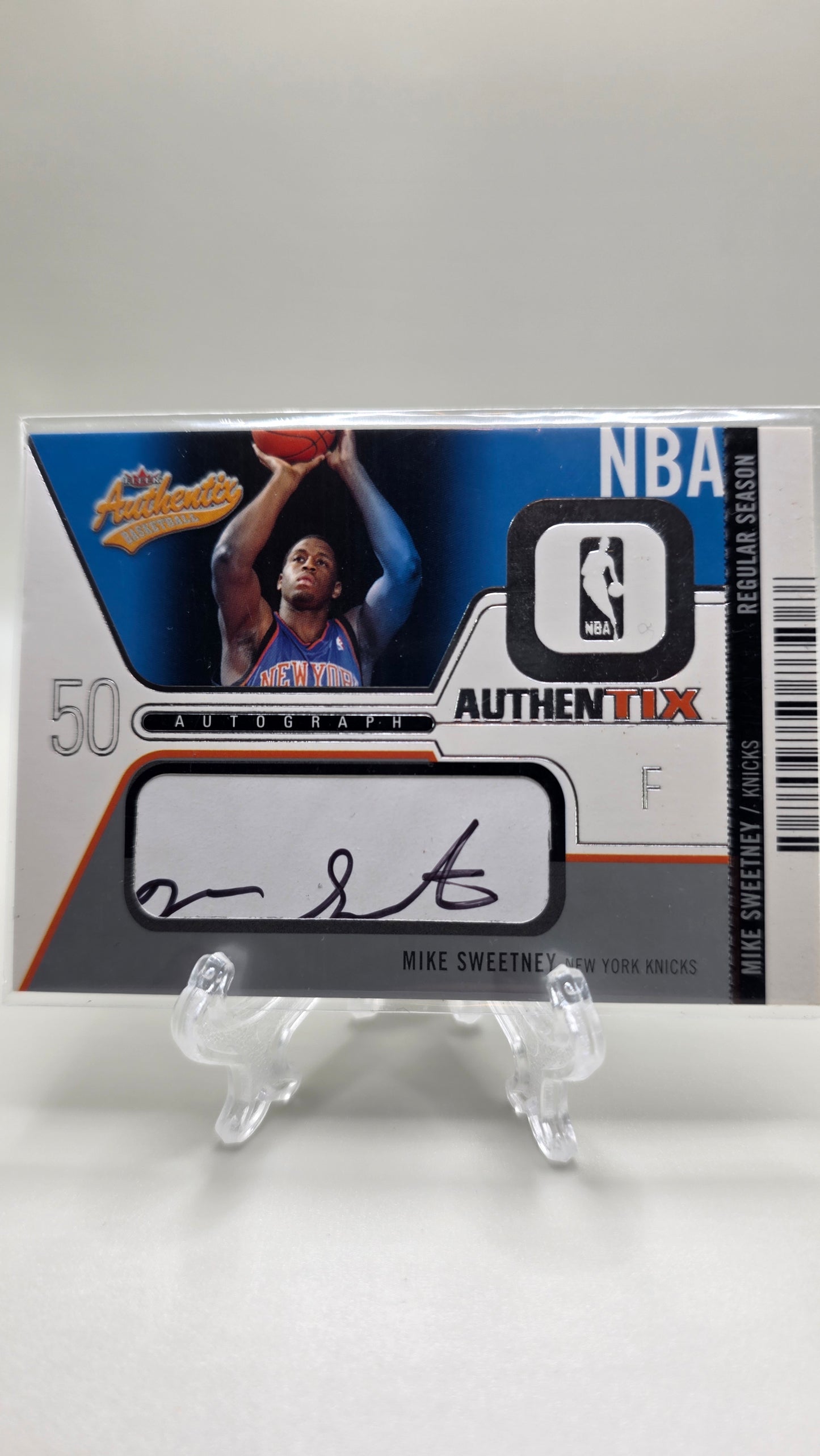 2003 NBA Fleer Authentix Mike Sweetney Auto #/325 Card #AA-MS