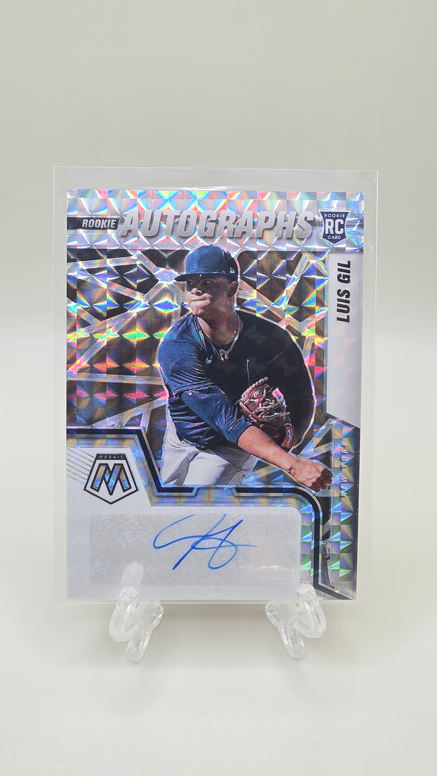 2022 Panini Mosaic Luis Gil Rookie Autographs # RAM-LG