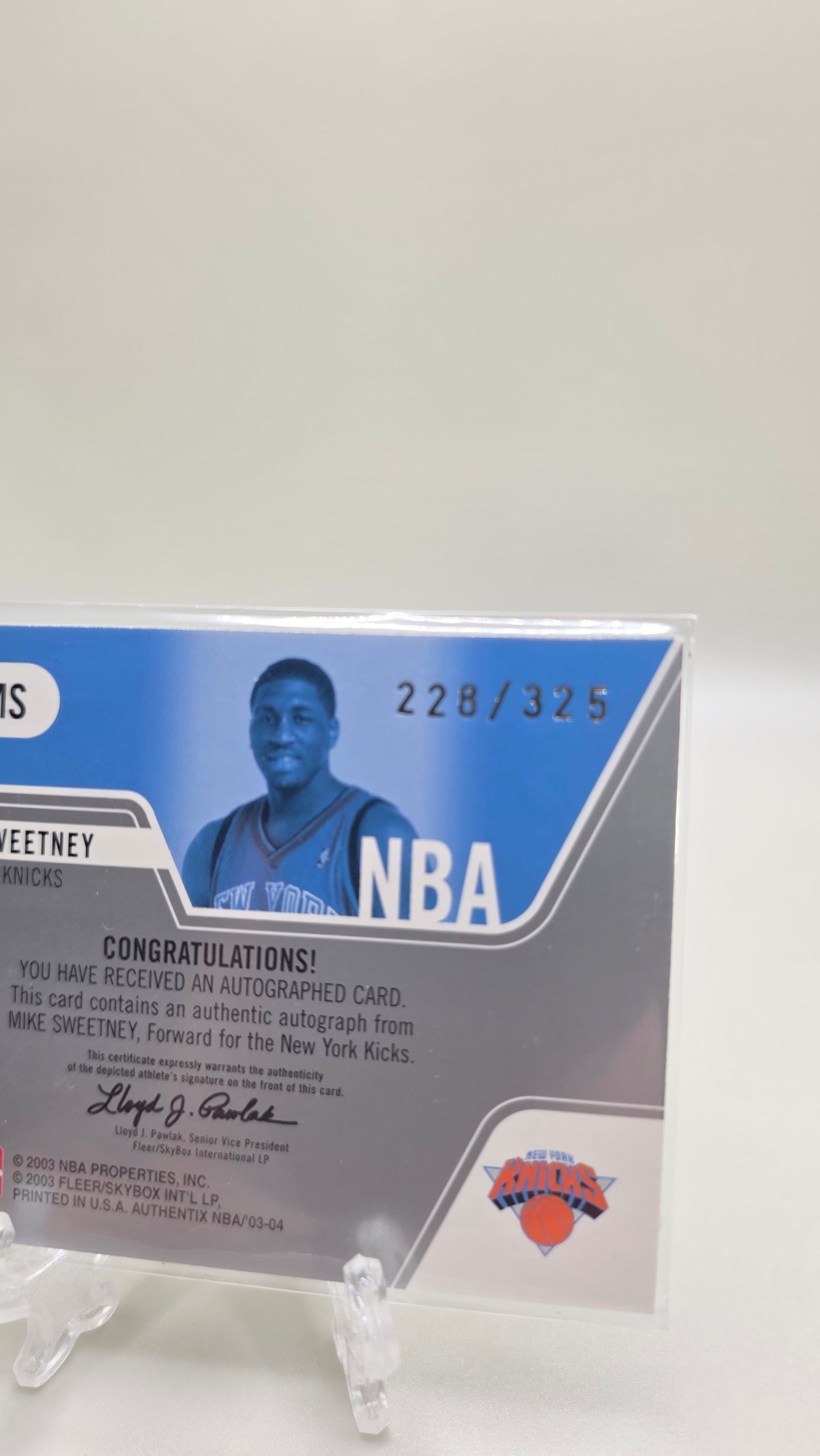 2003 NBA Fleer Authentix Mike Sweetney Auto #/325 Card #AA-MS