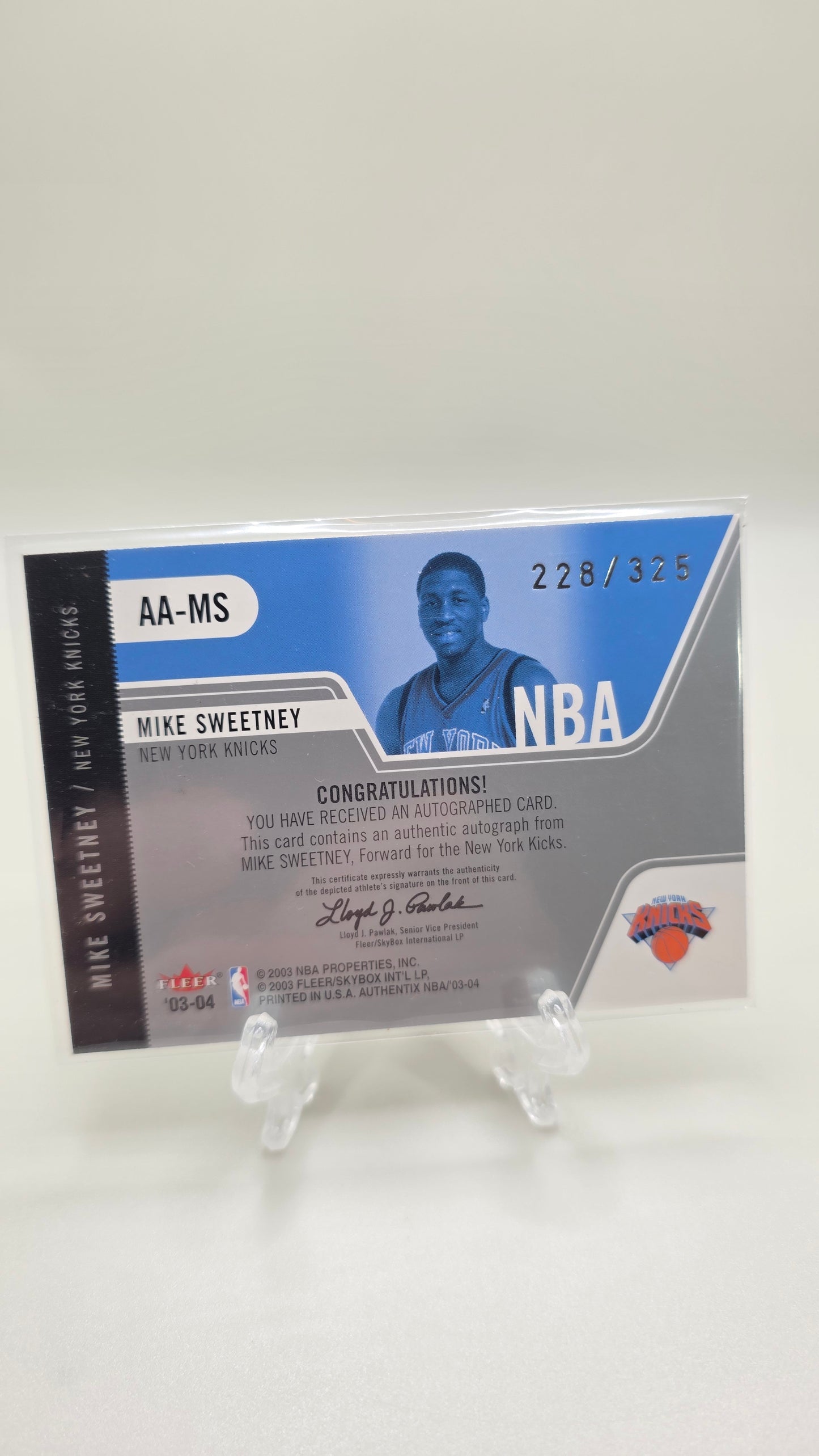 2003 NBA Fleer Authentix Mike Sweetney Auto #/325 Card #AA-MS