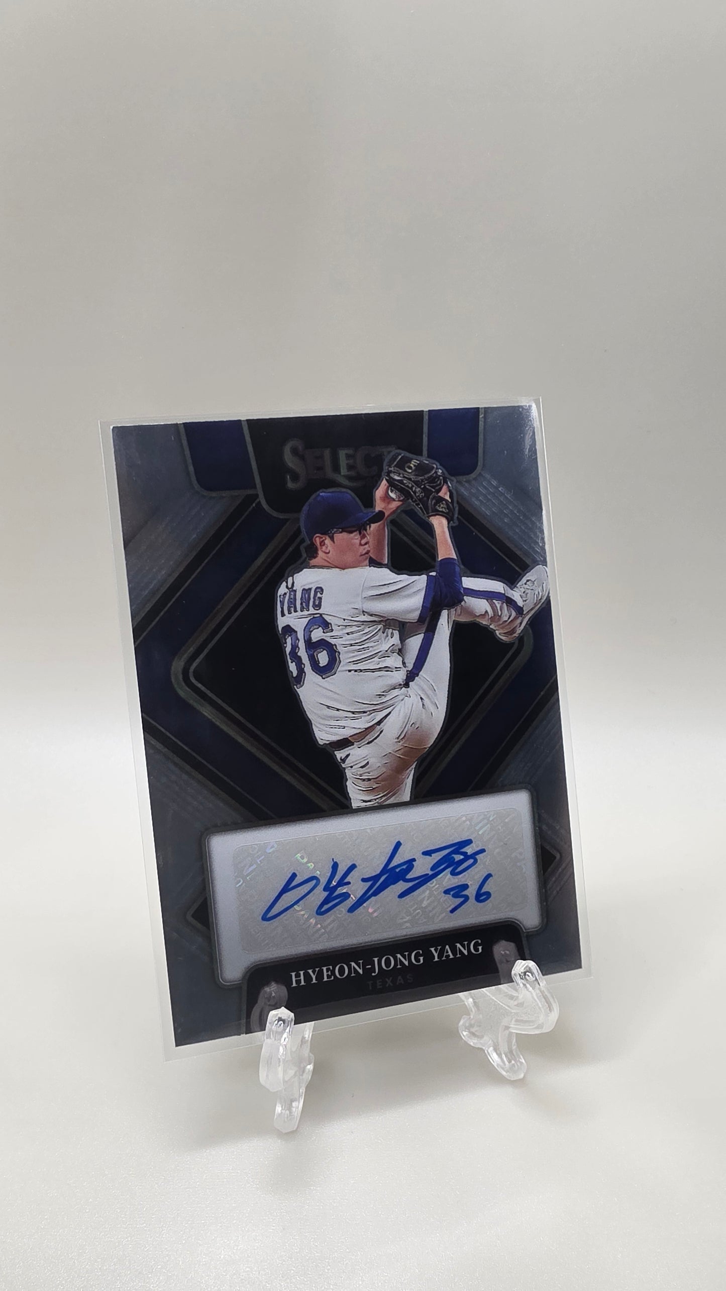 2022 Panini Select Hyeon-Jong Yang Signatures Auto #/199 Card # S-HJY
