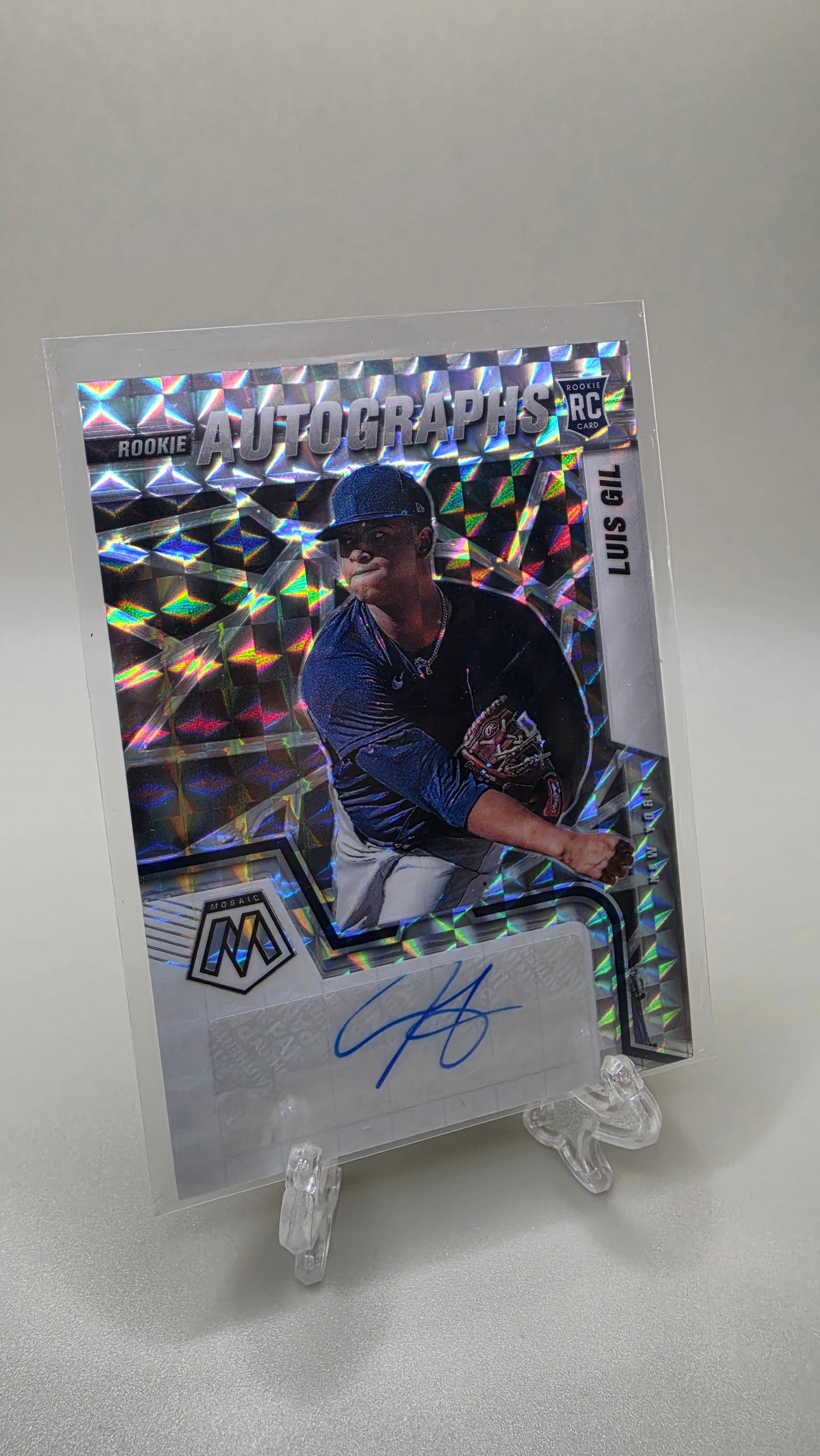 2022 Panini Mosaic Luis Gil Rookie Autographs # RAM-LG